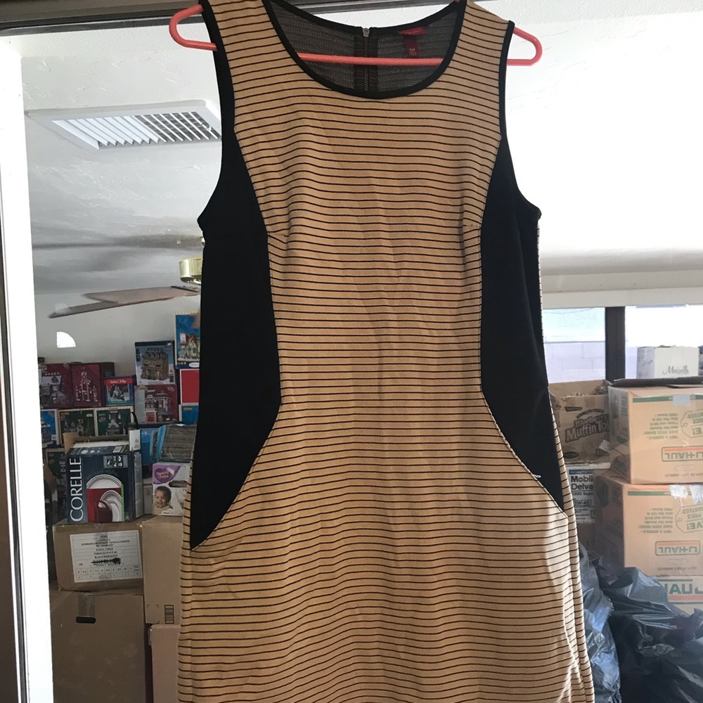 form fitting Merona dress w/ POCKETS